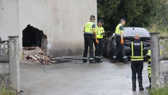 El veh�culo sali� rebotado tras impactar contra la pared de la casa, a la altura del sal�n.