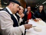 El PP sugiere recortar el gasto en los mercados que se celebran en la plaza de Abastos. 