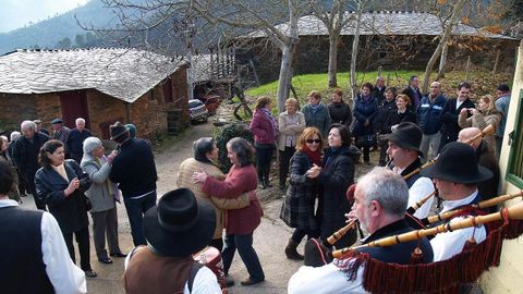 Una actuaci�n musical en las fiestas de A Cubela, en la parroquia de Torbeo