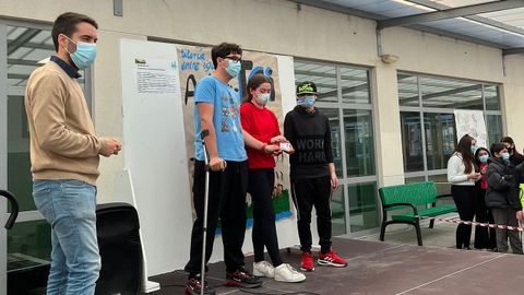 El IES da Pobra do Caramiñal, tras el parón producido por la pandemia, retoma el programa TEI (tutoría entre iguales), que es un programa de convivencia para la prevención de la violencia y el acoso escolar; es institucional e implica a toda la comunidad educativa. INSTITUTO
