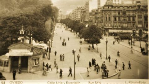 El Escorialn se mand construir para aglutinar los puestos comerciales que se ubicaban en el Paseo de los lamos