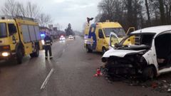 Los bomberos en el lugar del accidente.