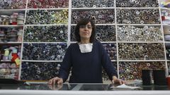 Mar�a Jes�s Sebio, de Lans, se enfrenta al cambio con una sonrisa: �La goma para las mascarillas triunfa�