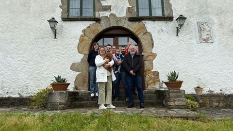 La familia de Salvador Borr�s en la Casa do Palacio de Cantiz