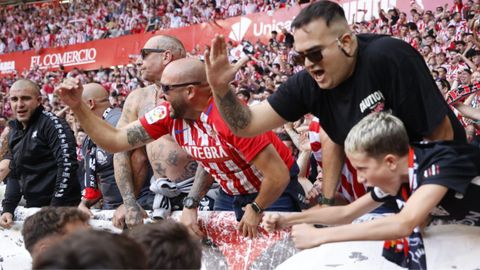 Derbi asturiano entre el Real Sporting de Gijon y el Real Oviedo en El Molin�n