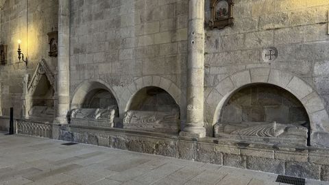 Catedral de Ourense. Sepulcros.