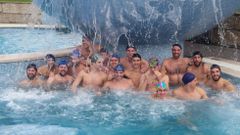 Los jugadores del Cangas disfrutaron de una sesi�n de balneario.