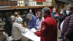 Recuento en la sede ferrolana del PSOE, el pasado s�bado por la tarde