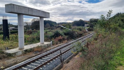 Paso a nivel en Lugo, en la zona de Buratai, donde se llegaron a levantar estructuras y se pararon las obras