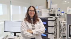 Paula García Oliveira, en el laboratorio de la Universidad de Vigo en el que trabaja actualmente