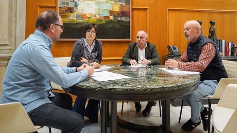 Reuni�n de representantes de las diputaciones de Ourense y Pontevedra.