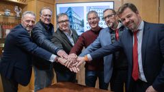 Carlos Cebrin y Miguel ngel Vilas estuvieron acompaados por Pablo Gil Ortiz, Csar Lpez y Jos Gmez, del Banco Santander, y de Jos Manuel Valio, responsable tcnico de la obra.