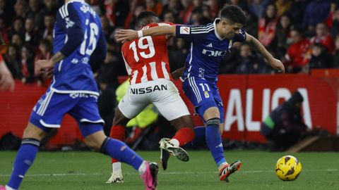 Derbi asturiano entre el Real Sporting de Gijon y el Real Oviedo en El Molin�n