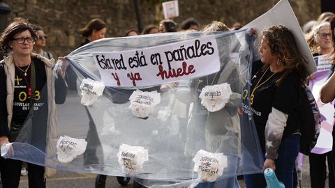 Manifestaci�n por las calles c�ntricas de la ciudad. Los sindicatos CCOO, UGT, CSIF y USIPA convocan una concentraci�n y posterior manifestaci�n con motivo de la jornada de huelga en las escuelas infantiles de Asturias