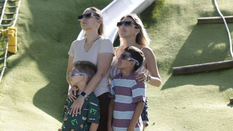 Ambiente previo al eclipse en los barrios de A Coru�a