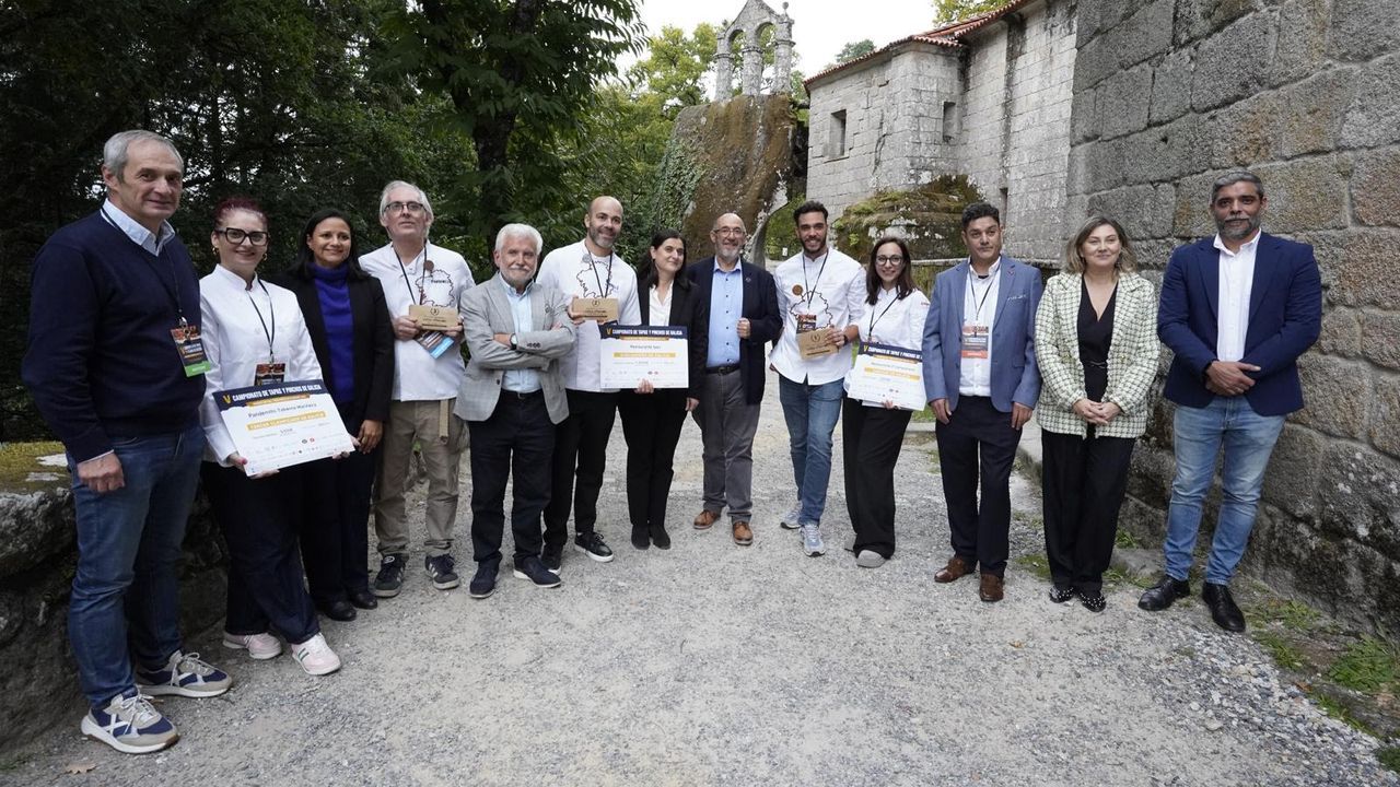 Una tapa de cerdo, manzana y mostaza encurtidas, del restaurante O Campanario de Nogueira de Ramuín, gana un campeonato gallego de pinchos