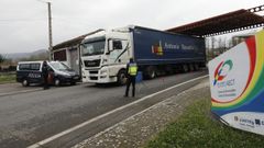 Control policial en Ver�n, en la frontera con Portugal.