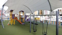 otro m�s cubierto
Agro do Rolo. El parque infantil que se inaugur� el viernes en la Praza Agro do Rolo, la nueva Praza da Milagrosa, ser� uno de los mejores de la ciudad, aunque los juegos elegidos son poco originales. Se trata del segundo cubierto de la ciudad, tras el parque junto al Pazo de Feiras, para muchos padres, el mejor de Lugo.