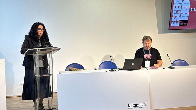 La consejera de Cultura, Pol�tica Lling��stica y Deporte del Principado de Asturias, Vanessa Guti�rrez, en la recepci�n a los participantes en la Muestra Profesional d'Artes Esc�niques Escena en Rede, en Laboral Ciudad de la Cultura, en Gij�n.