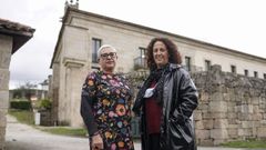 Ofelia Debn, directora de Proxecto Home Galicia, y Patricia Prez, coordinadora de la comunidad teraputica de la prisin de Pereiro, ante la sede del Pazo de Guizamonde, en Ourense