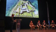 Autoridades en la sesi�n de apertura del simposio internacional que organiza la Deputaci�n de A Coru�a.