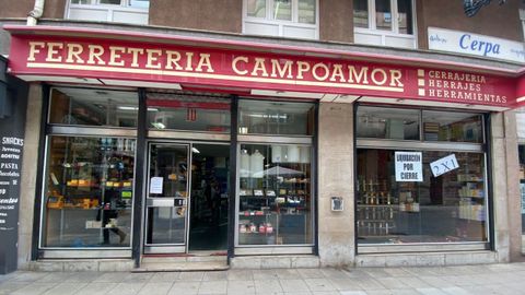 La Ferretera Campoamor liquida todos sus productos antes de cesar su actividad para siempre