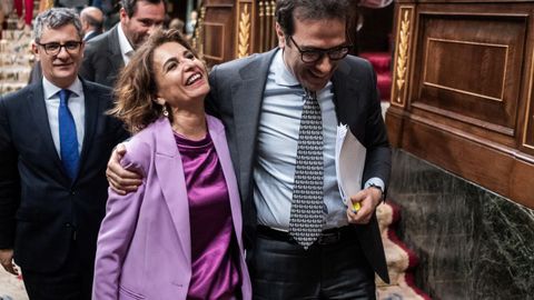 Mar�a Jes�s Montero y Carlos Cuerpo a la salida de un pleno en el Congreso de los Diputados.