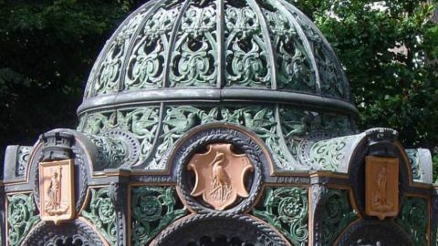 Templete ornamental de planta octogonal de fundici�n escoc�s�en Gij�n