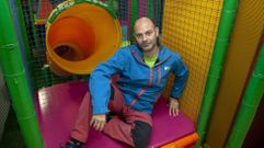 Mario Vidal baraja varias alternativas para reorientar el local que abri� como centro de ocio infantil