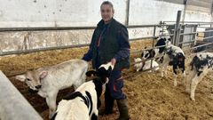 Teresa Teijeiro, gandeira de A Rigueira, unha pequena parroquia de A Pastoriza.
