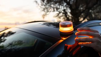 Imagen de una de las balizas V16 homologadas.