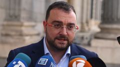 El presidente asturiano, Adri�n Barb�n