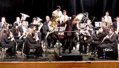 <span lang= es-es >Concierto de Fin de A�o</span>. La respuesta del p�blico en el �ltimo concierto del a�o evidenci� que, por encima de cualquier pol�mica administrativa, la banda goza de merecida popularidad