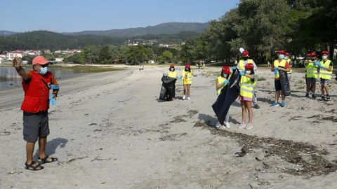 Programa Ludieduca de Jealsa y La Cruz Roja con motivo del d�a de los oc�anos en Barra�a y o Areal