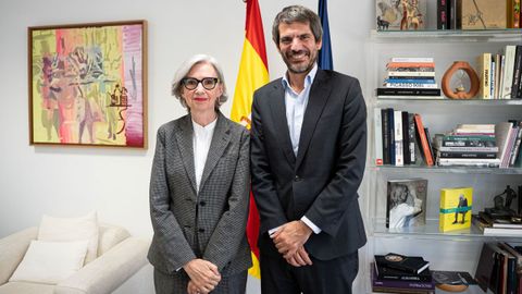 La nueva presidenta del Patronato del Museo Reina Sof&iacute;a, Mar&iacute;a Dolores Jim&eacute;nez-Blanco, acompa&ntilde;ada por el ministro de Cultura, Ernest Urtasun.