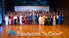 Los 100 becados de Fundaci�n ?la Caixa? junto a Felipe VI, Isidro Fain� y Arcadi Espa�a