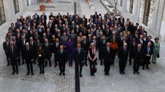 El presidente del Gobierno, Pedro Snchez, y el ministro de Exteriores, Jos Manuel Albares, este lunes, junto al cuerpo diplomtico, durante la inauguracin de la VII Conferencia de Embajadores