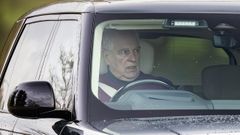 El expr�ncipe Andr�s, conduciendo su propio coche en los alrededores de su casa el pasado mes de febrero