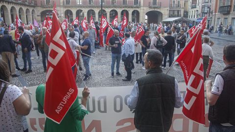 Concentracin en apoyo de los trabajadores de Duro Felguera, en la plaza Mayor de Gijn