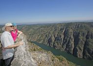 Los balcones de Madrid, en Parada de Sil, permiten disfrutar de una estampa �nica. 
