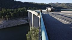 Puente sobre el embalse de Lindoso