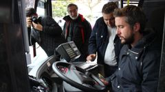 Rub�n Arroxo en un bus urbano