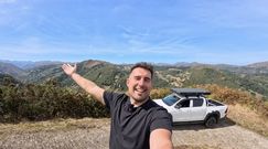 A?lvaro, de Hilux Aventura, con su coche