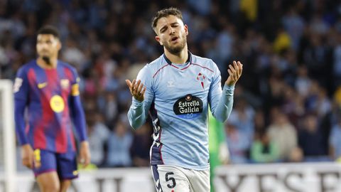 Sergio Carreira se lamenta tras una accin del partido entre Celta y Barcelona.