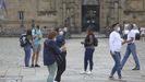 Turistas en el Obradoiro a finales de junio
