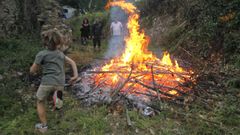 Imagen de una hoguera en una finca privada en junio del 2020