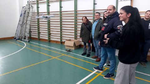 Los visitantes de la feria pueden realizar pruebas de manejo de drones