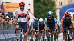 El ciclista franc�s Paul Magnier celebra su victoria.