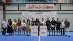 FORMACI�N DE HONOR EN EL CSC. De izquierda a derecha: Javier L�pez Cernadas (gerente del CSC), Claudia Garc�a (directora comercial de Volvo Merenauto), Marta M�ndez y Mar Castiella (ganadoras de consolaci�n de absoluta femenina), Emma Pallas y Laura Barros (subcampeonas de absoluta femenina), Vanesa Alonso y Alicia Seijas (campeonas de absoluta femenina), Ignacio Otero y Hugo Su�rez (campeones de absoluta masculina), Pablo Garc�a y Ra�l Rodr�guez (subcampeones de absoluta masculina), Manuel Codesido (secretario de la Federaci�n Galega de P�del) y Xes�s Garrido (director del torneo de La Voz de Galicia).