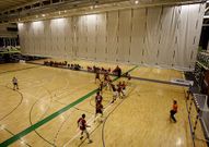 El partido se jug� a media pista, una opci�n que se repetir� hoy.
